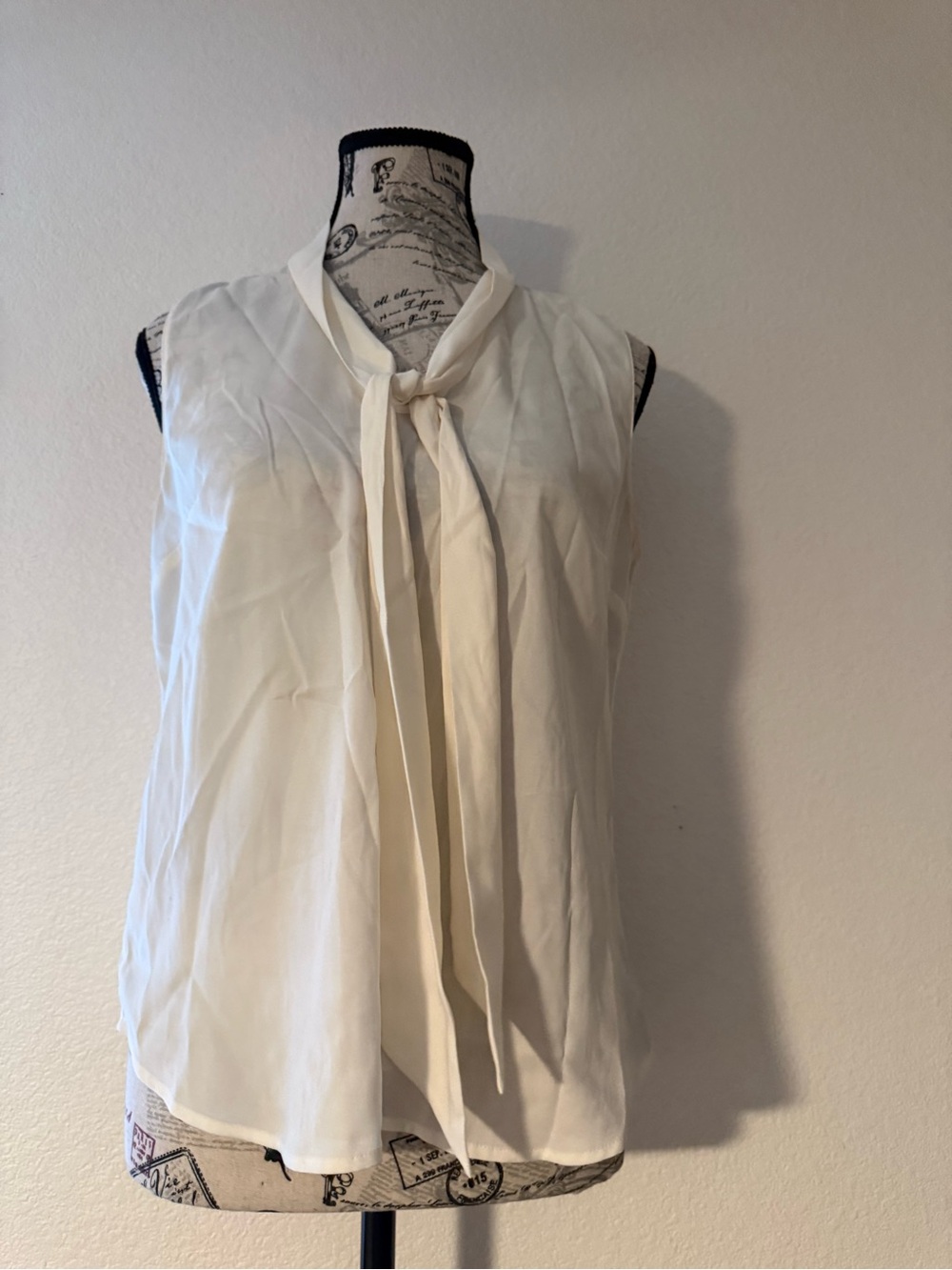 Ann Taylor Cream Sleeveless Tie-Neck Camisole